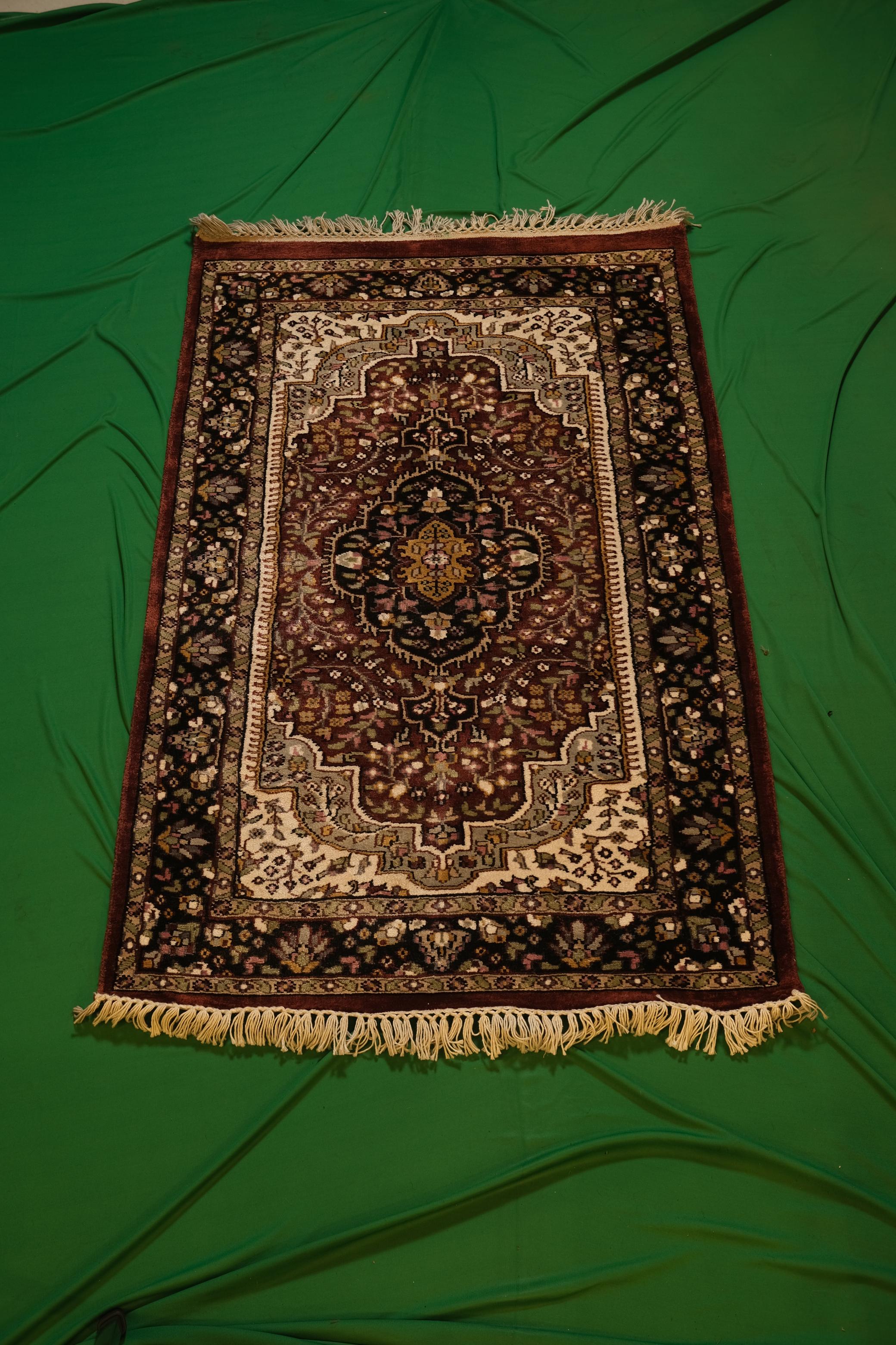 Hand-Knotted Kashmiri Tabriz Mahi Medallion Runner Scroll